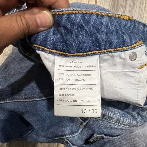 Kancan Trendy Distressed Ankle Jeans in Blue Size 13/30 Priced to Sell! - Picture 3 of 4